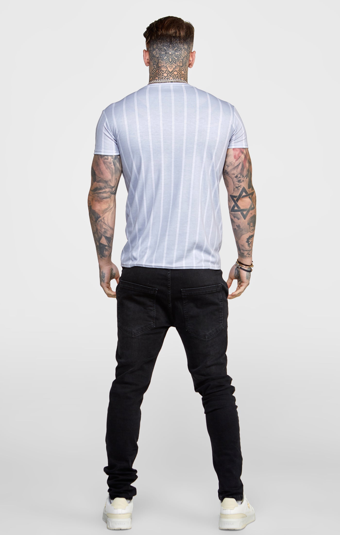 Cargar imagen en el visor de la galería, Grey Striped Muscle Fit T-Shirt (4)