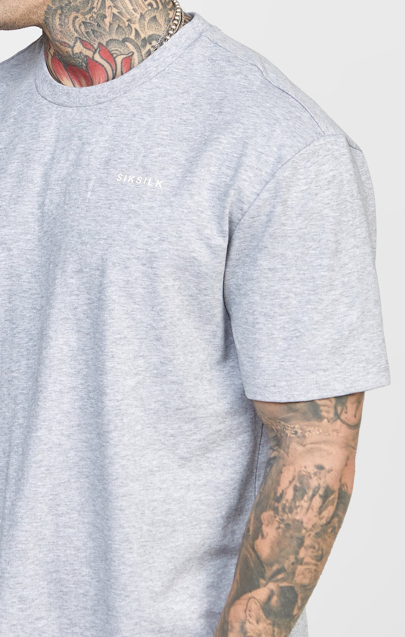 Cargar imagen en el visor de la galería, Grey Oversized Back Logo T-Shirt (2)