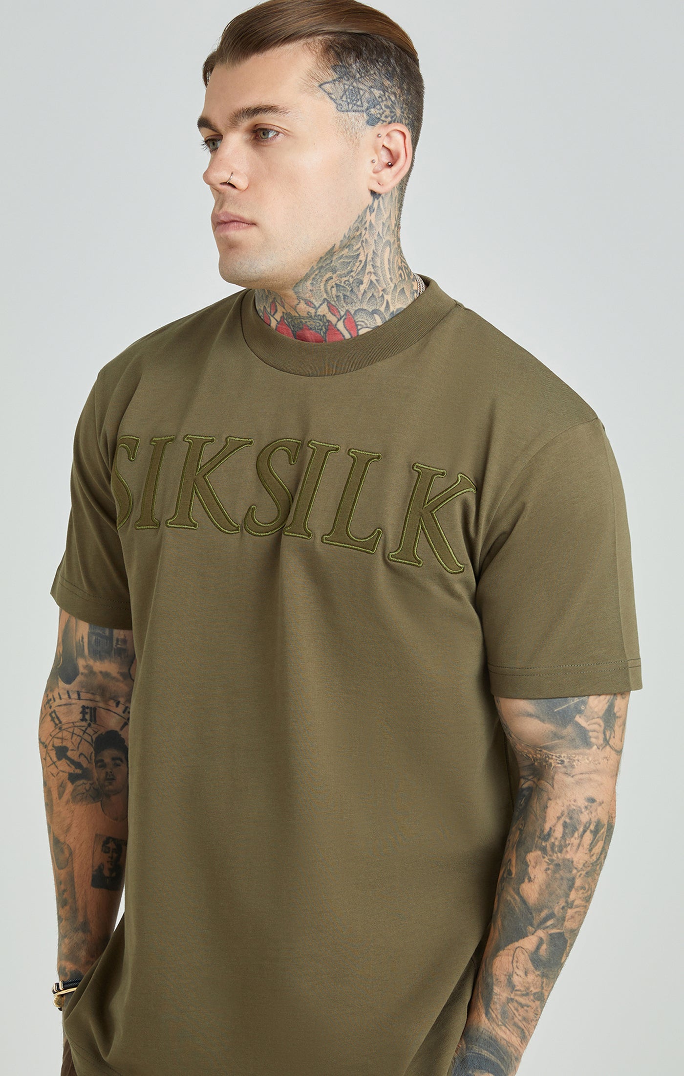 Cargar imagen en el visor de la galería, Khaki Applique Logo Oversized Fit T-Shirt