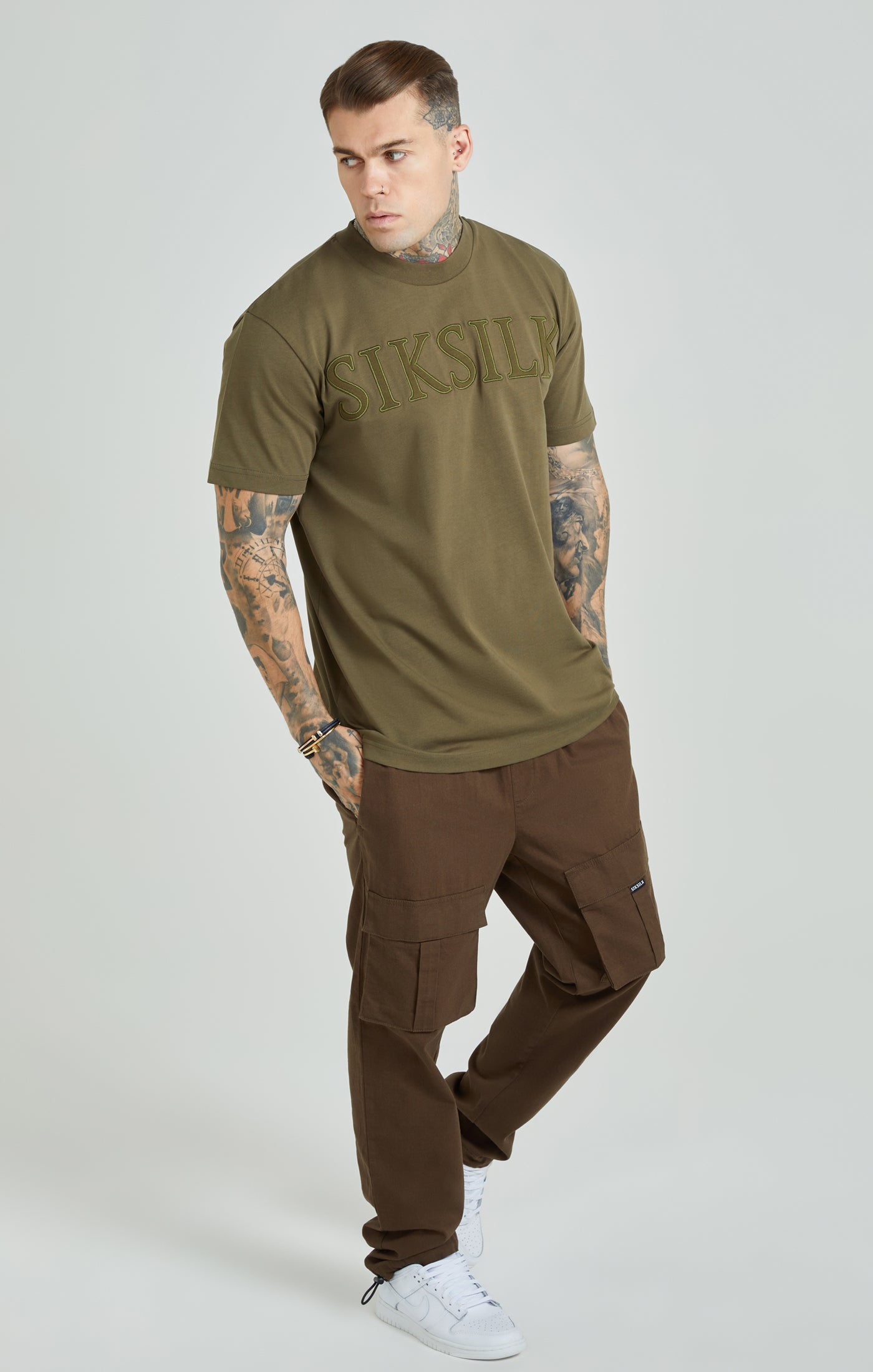 Cargar imagen en el visor de la galería, Khaki Applique Logo Oversized Fit T-Shirt (1)