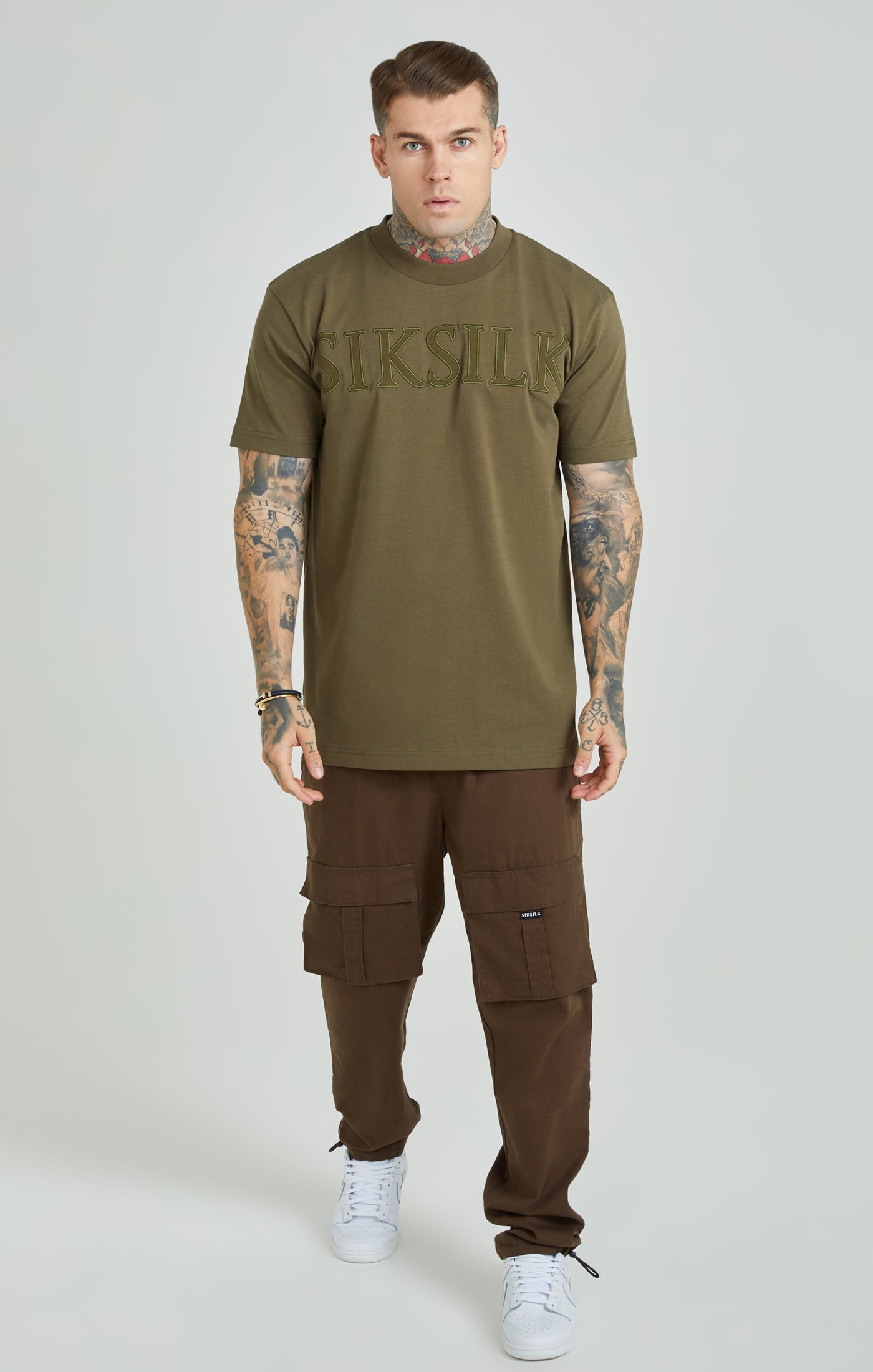 Cargar imagen en el visor de la galería, Khaki Applique Logo Oversized Fit T-Shirt (3)