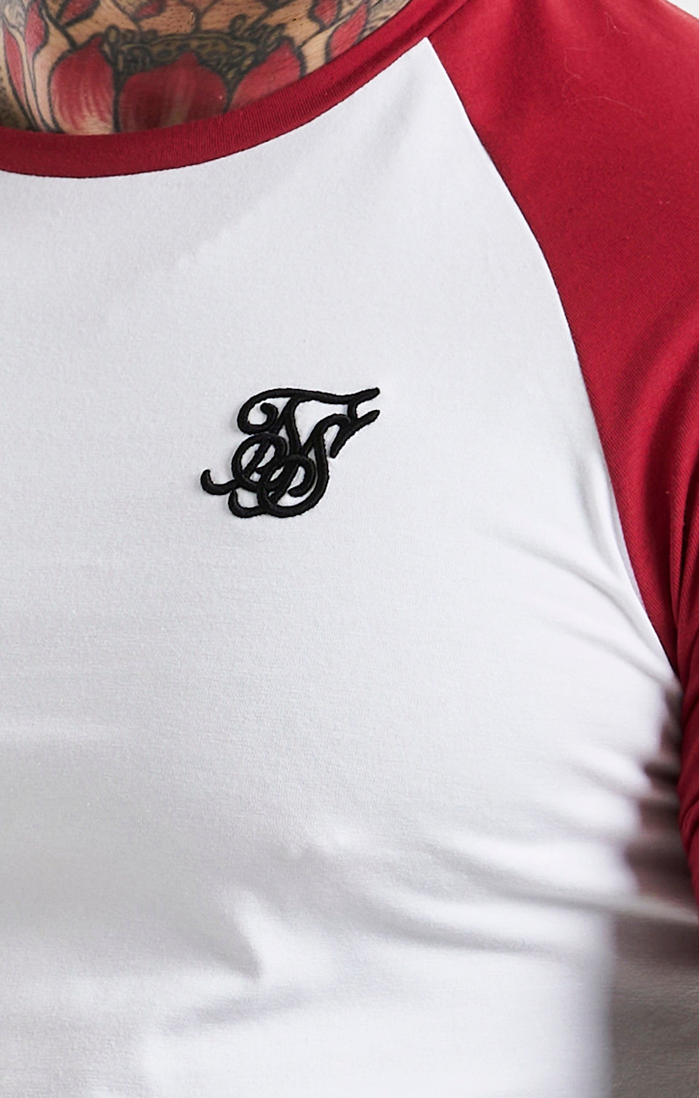 Cargar imagen en el visor de la galería, White Raglan Muscle Fit T-Shirt (1)