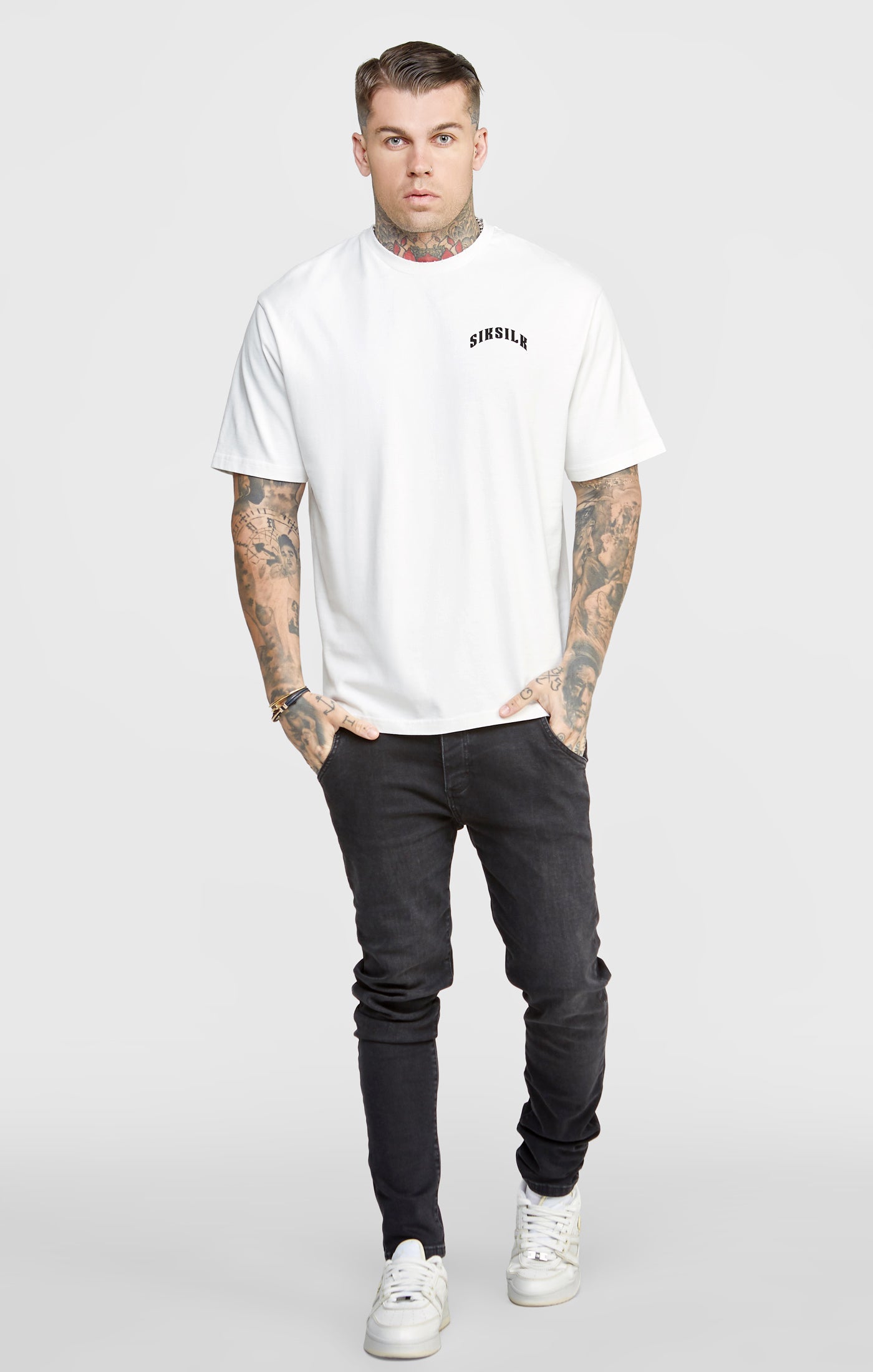 Cargar imagen en el visor de la galería, White Graphic Oversized T-Shirt (3)