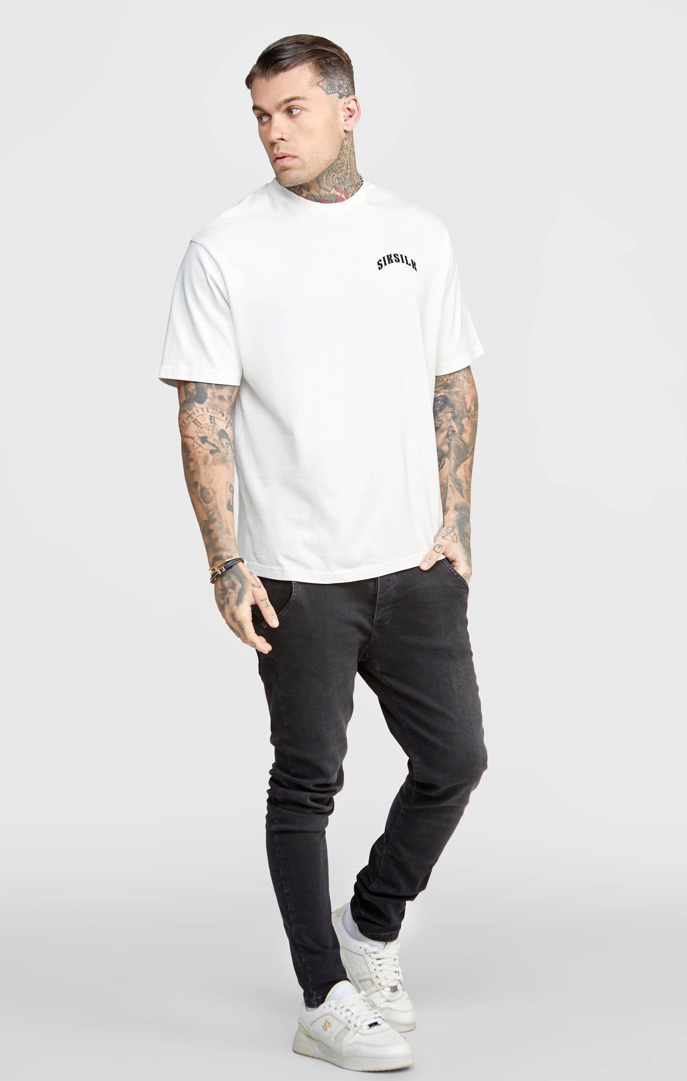Cargar imagen en el visor de la galería, White Graphic Oversized T-Shirt (4)