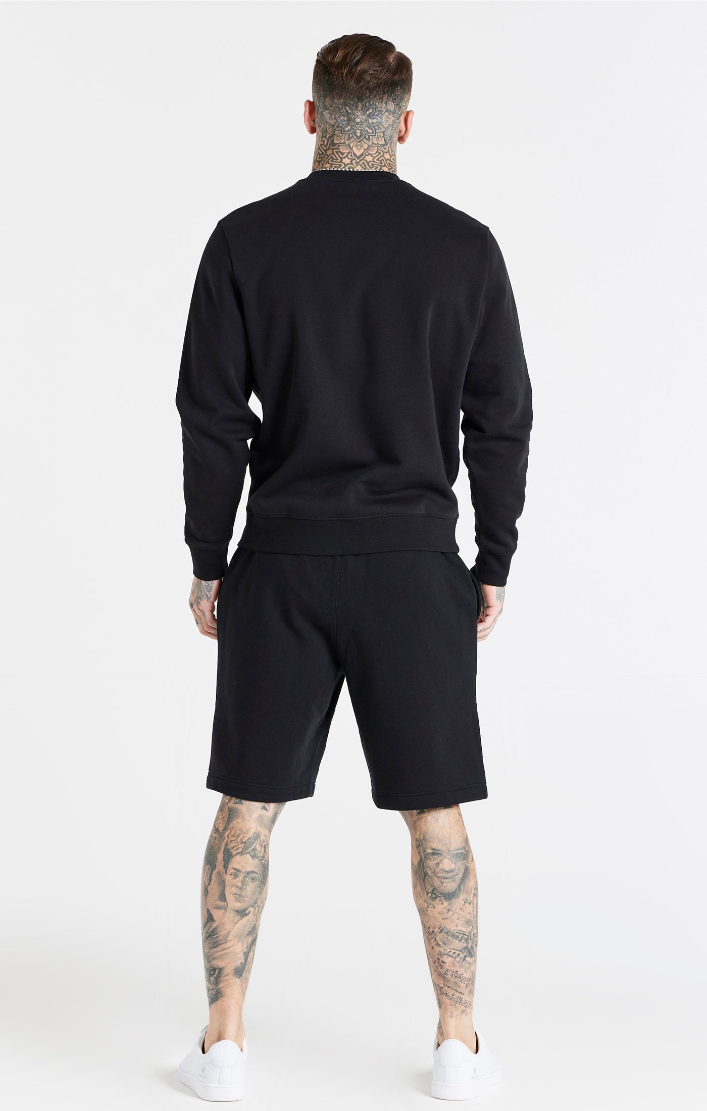 Cargar imagen en el visor de la galería, Black Essential Fleece Short (4)