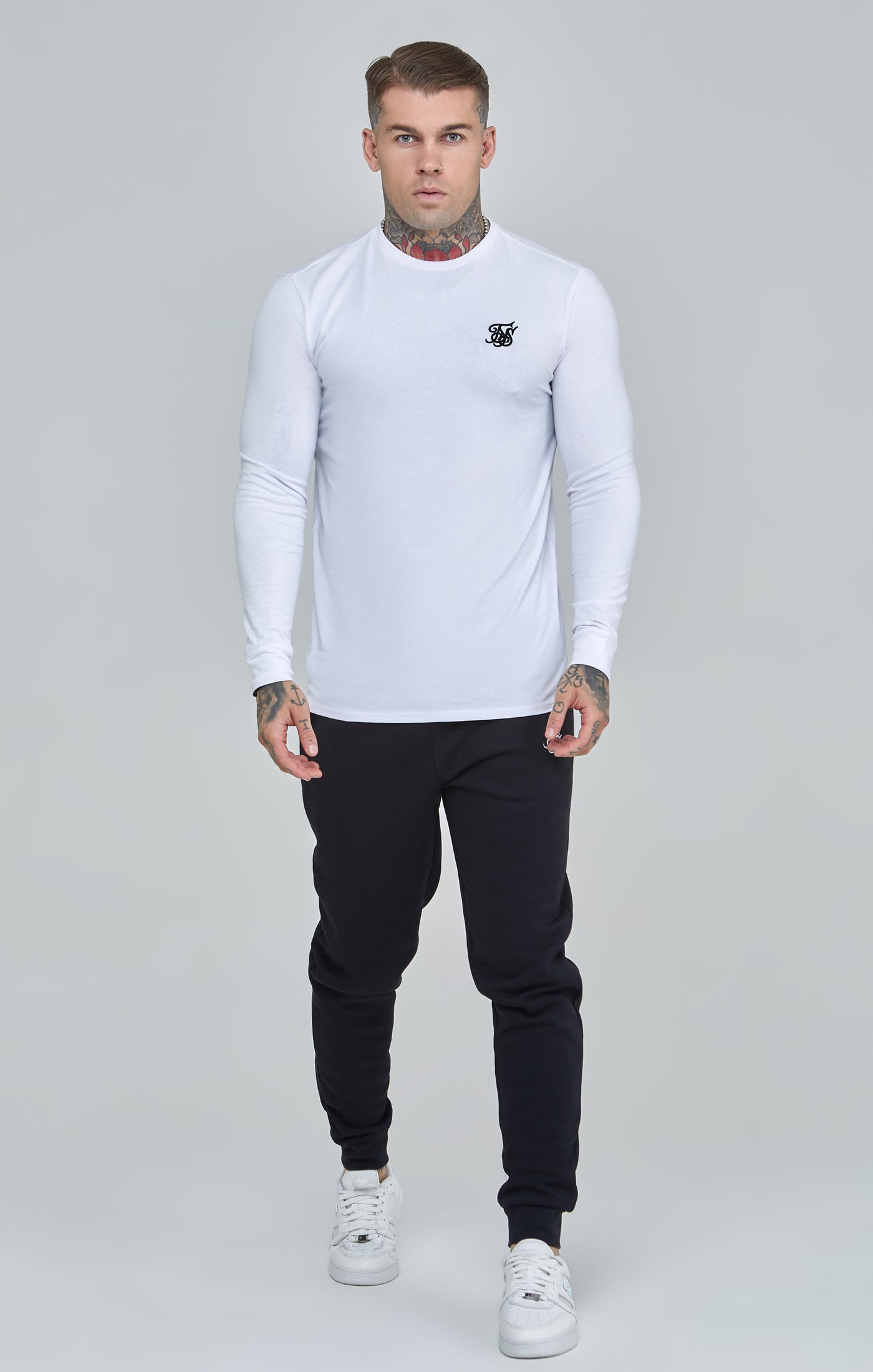Cargar imagen en el visor de la galería, White Essential Long Sleeve Muscle Fit T-Shirt (1)