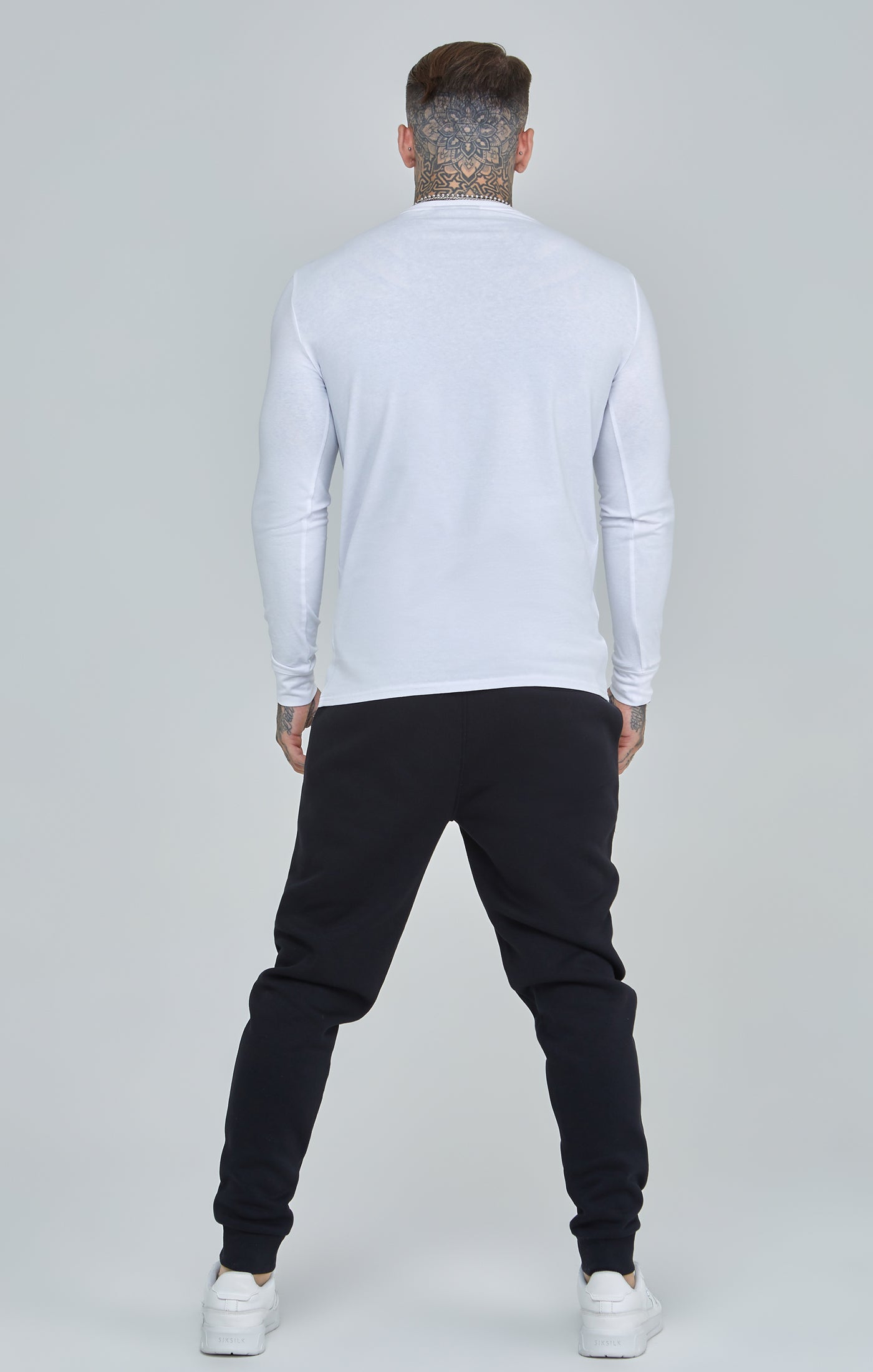 Cargar imagen en el visor de la galería, White Essential Long Sleeve Muscle Fit T-Shirt (4)