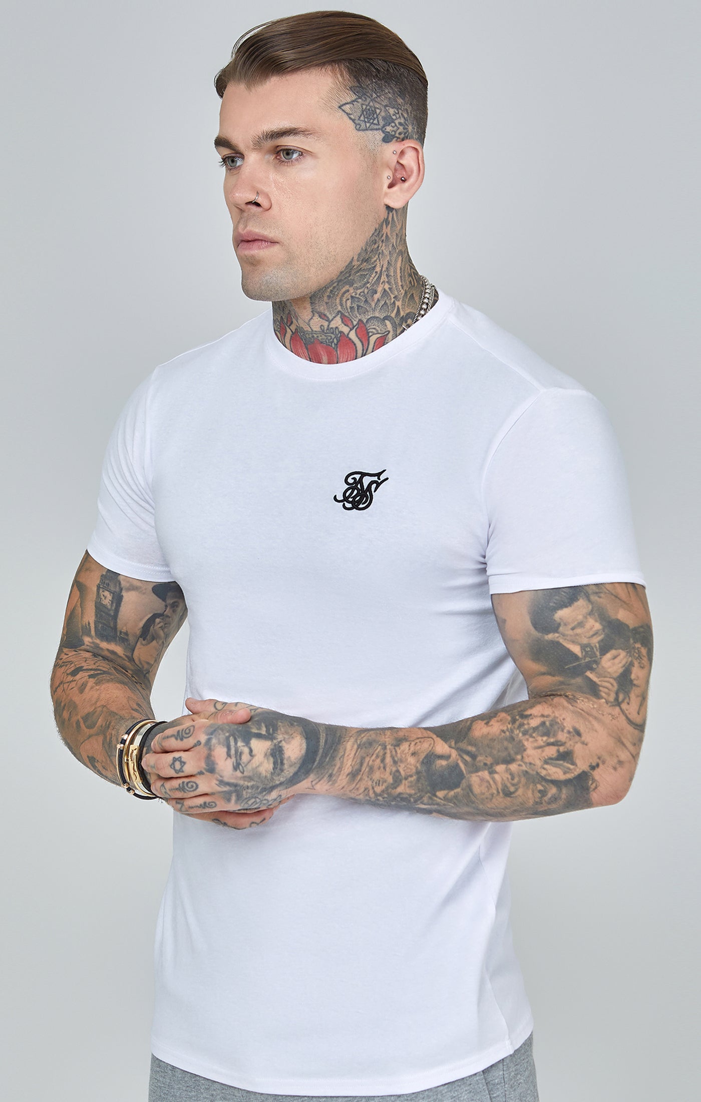 Cargar imagen en el visor de la galería, White Essential Short Sleeve Muscle Fit T-Shirt