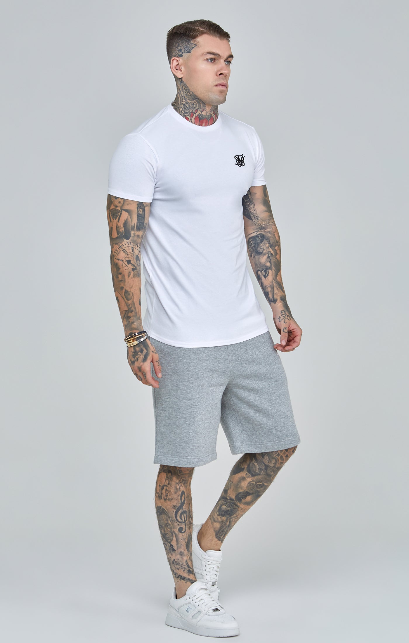 Cargar imagen en el visor de la galería, White Essential Short Sleeve Muscle Fit T-Shirt (3)