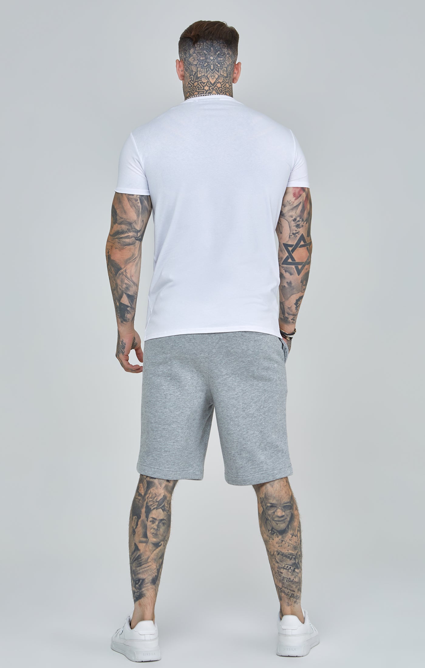 Cargar imagen en el visor de la galería, White Essential Short Sleeve Muscle Fit T-Shirt (4)