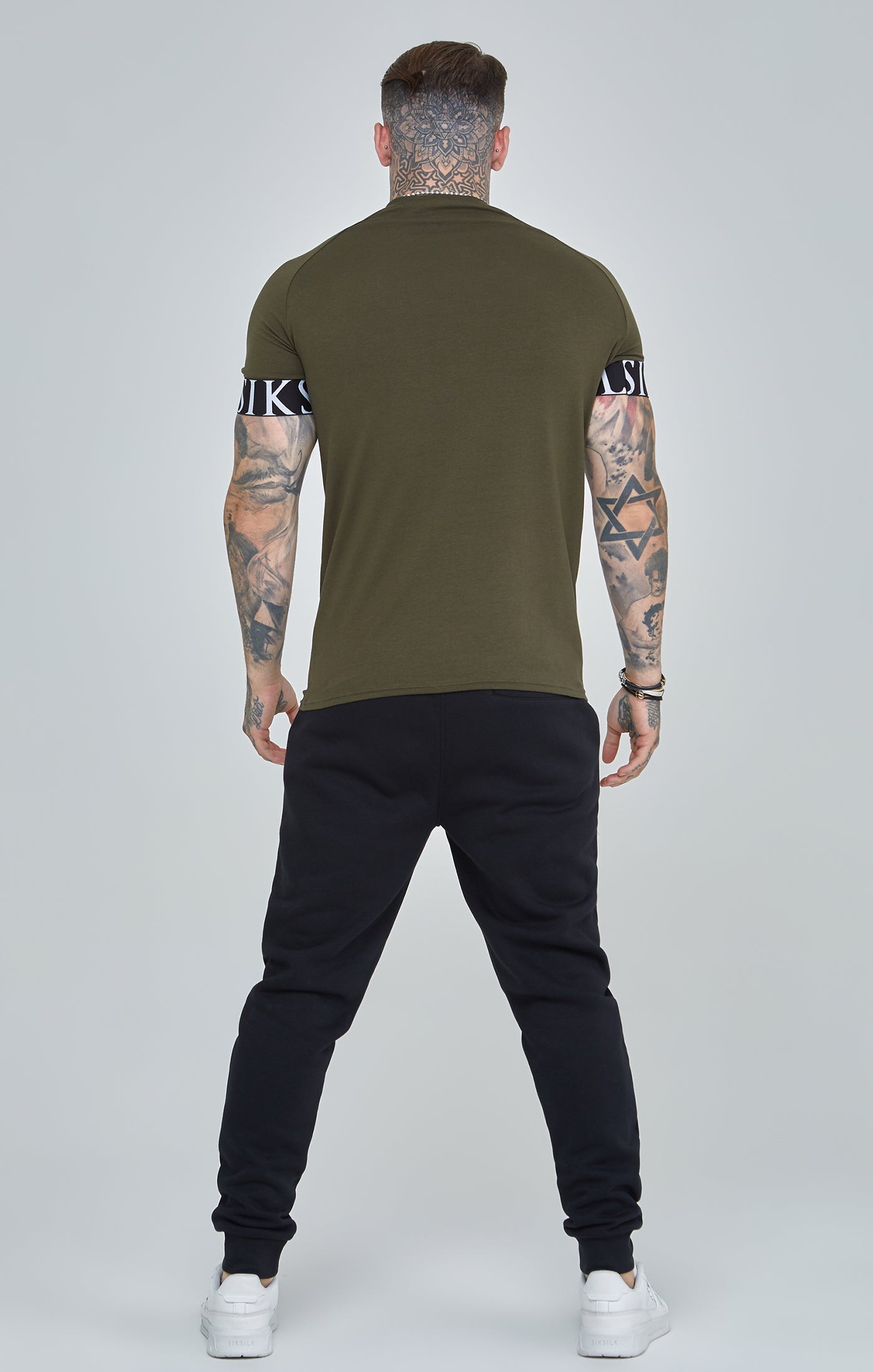 Cargar imagen en el visor de la galería, Khaki Essential Elastic Cuff Muscle Fit T-Shirt (4)