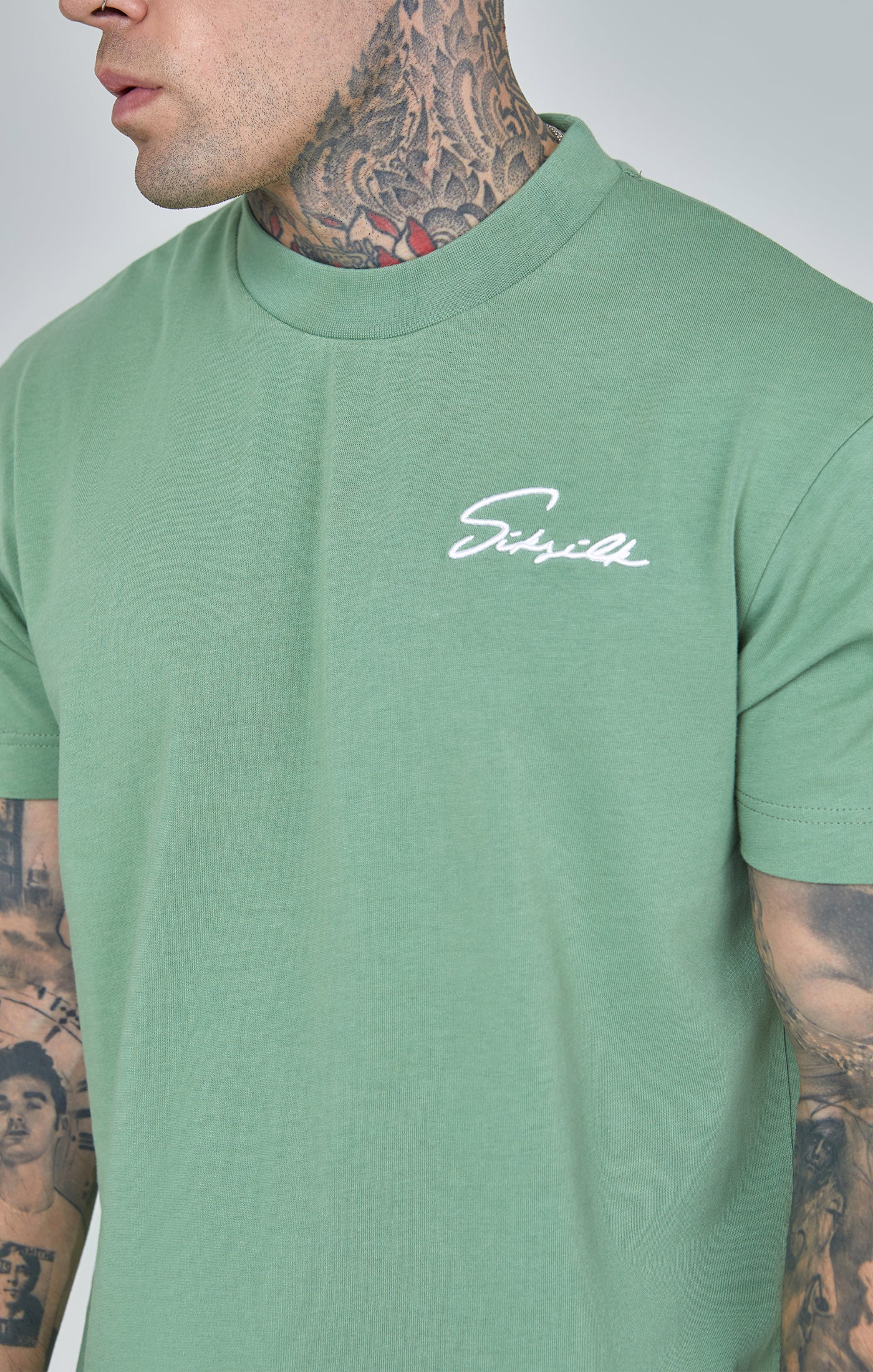 Cargar imagen en el visor de la galería, Green Script Print Oversized T-Shirt (3)