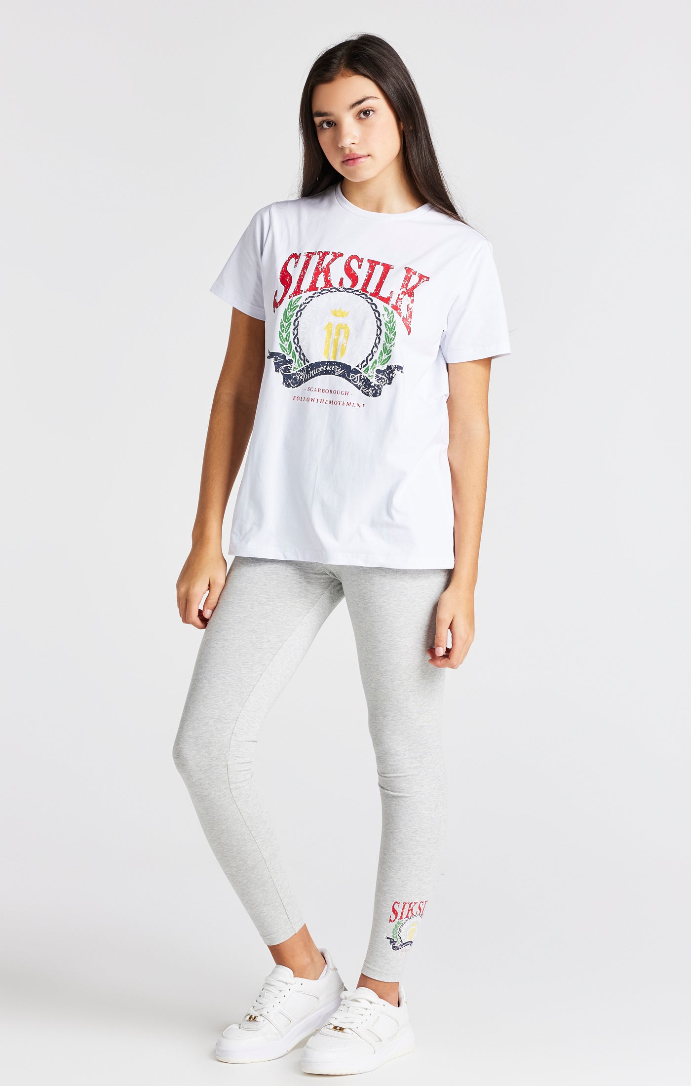 Cargar imagen en el visor de la galería, Girls White Varsity Logo Boyfriend T-Shirt (2)