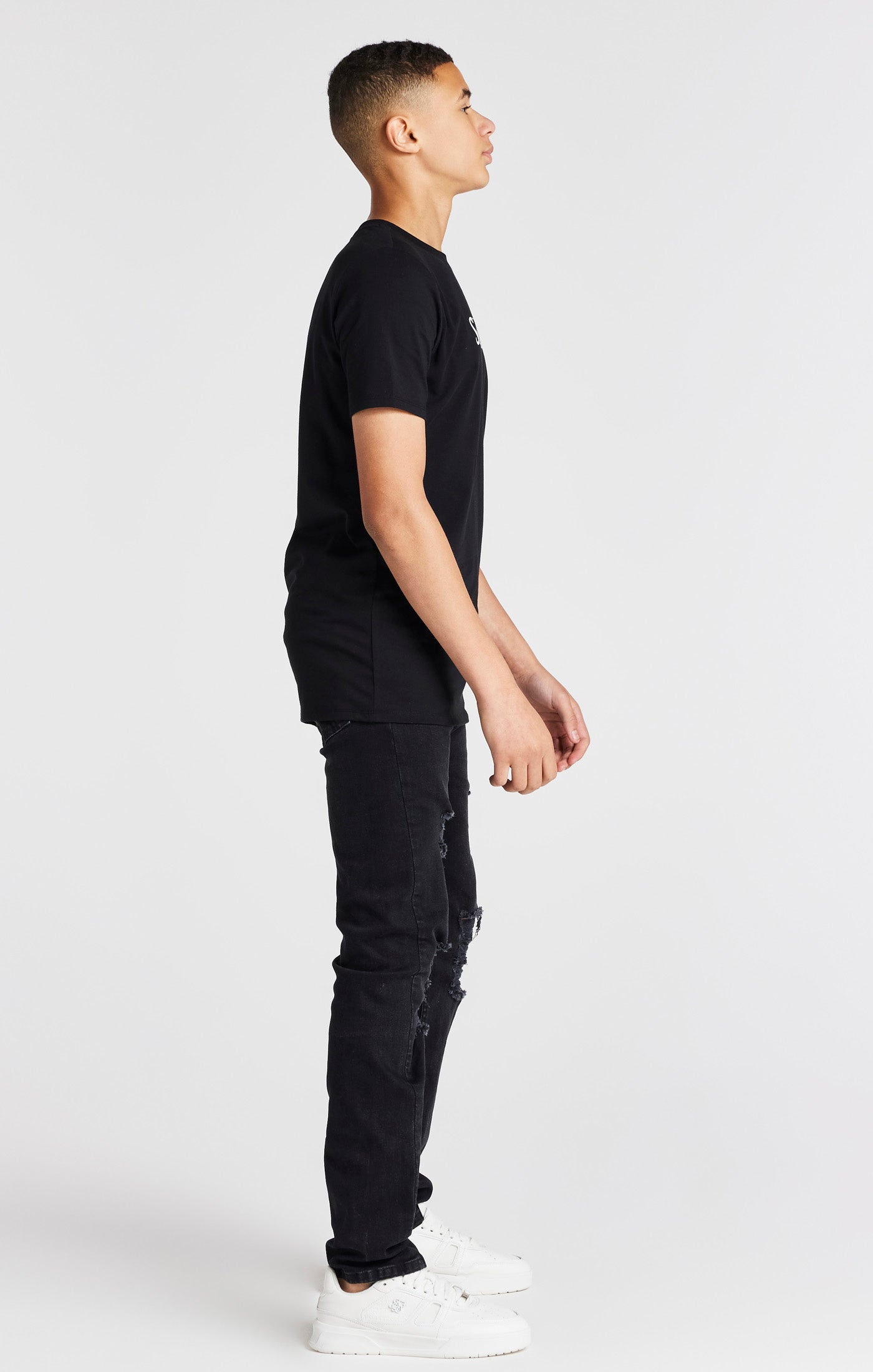 Cargar imagen en el visor de la galería, Boys Black Branded T-Shirt (5)