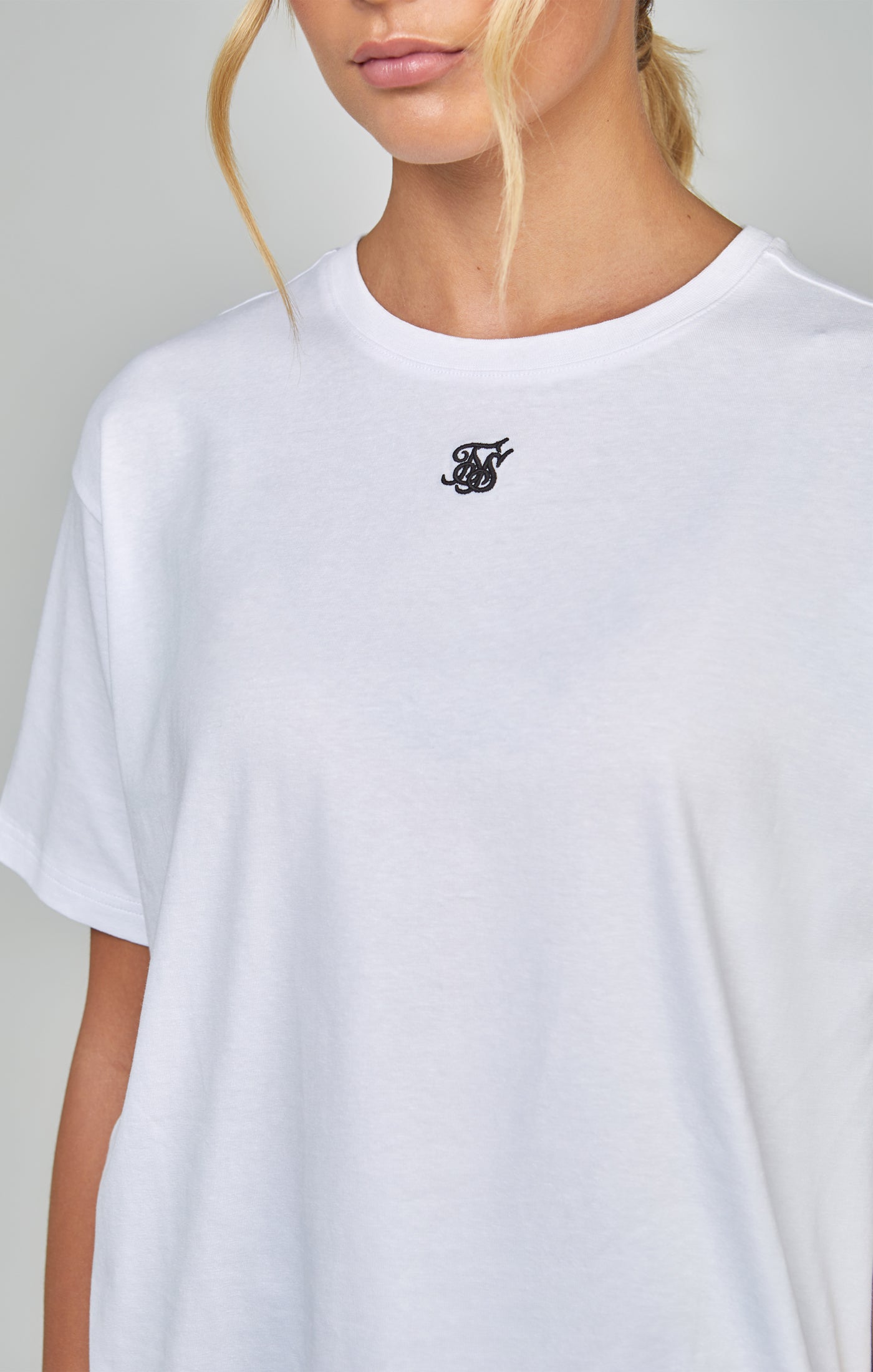 Cargar imagen en el visor de la galería, Camiseta Boyfriend Esencial Blanca (2)